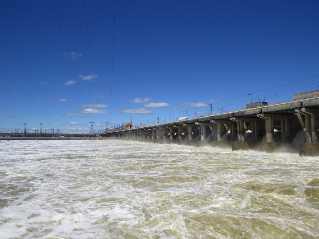 Волжская ГЭС сброс воды