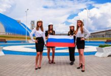 Активисты «ЕвроХим-ВолгаКалия» поздравили Котельниково с Днем России