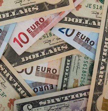 Центробанк РФ понизил курсы доллара и евро валюты евро доллар