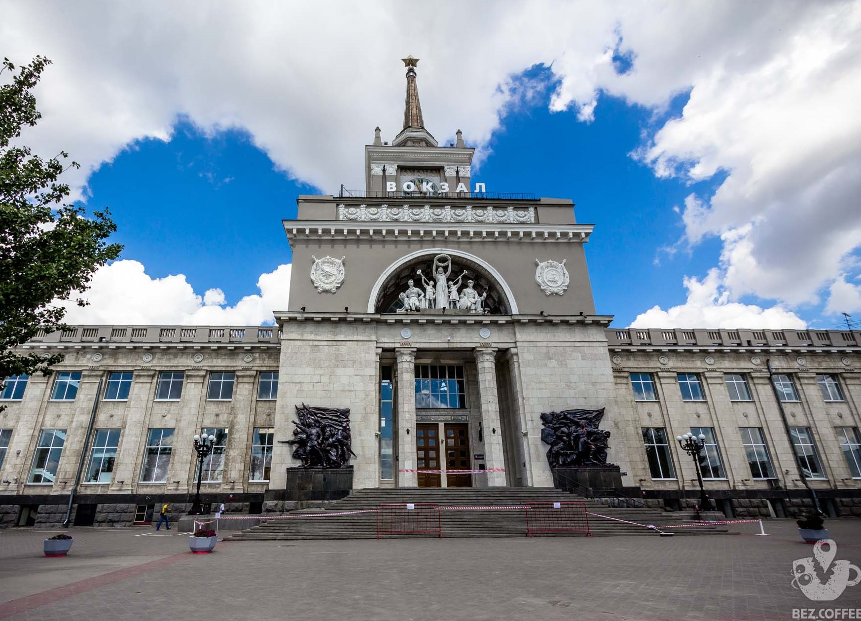 На железнодорожном вокзале Волгоград временно закроют центральный вход -  ВолгаПромЭксперт - Новости промышленности, экономики, бизнеса С 23 января  изменится порядок пропуска пассажиров в здание железнодорожного вокзала  Волгограда