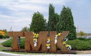 На Волжском трубном заводе использовали промышленное вторсырье для оформления заводского КПП ВТЗ
