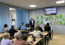 Слушателям волгоградской автошколы напомнили о правилах безопасного проезда через жд переезды Занятие в автошколе по профилактике ДТП