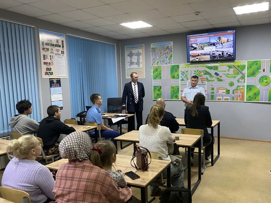 Занятие в автошколе по профилактике ДТП Занятие в автошколе по профилактике ДТП